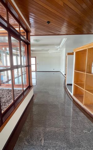 Casa à venda com 652m², 5 quartos e 5 vagasSala