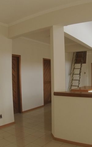 Casa à venda com 652m², 5 quartos e 5 vagasHall social