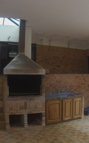 Casa à venda com 652m², 5 quartos e 5 vagasÁrea gourmet