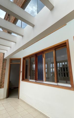 Casa à venda com 652m², 5 quartos e 5 vagasHall social