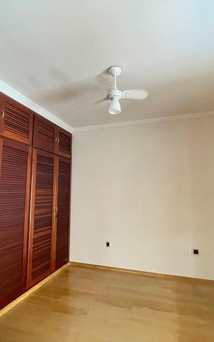Casa à venda com 652m², 5 quartos e 5 vagasSuíte