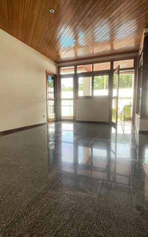 Casa à venda com 652m², 5 quartos e 5 vagasSala