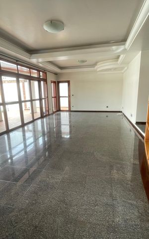 Casa à venda com 652m², 5 quartos e 5 vagasSala