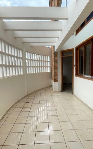 Casa à venda com 652m², 5 quartos e 5 vagasHall social