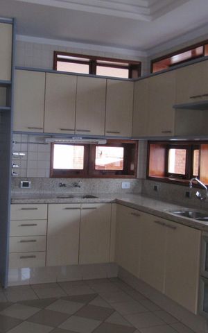 Casa à venda com 652m², 5 quartos e 5 vagasCozinha