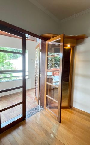 Casa à venda com 652m², 5 quartos e 5 vagasSala