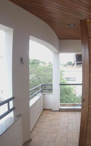 Casa à venda com 652m², 5 quartos e 5 vagasSacada