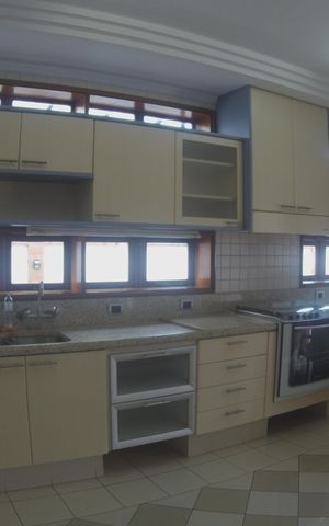 Casa à venda com 652m², 5 quartos e 5 vagasCozinha