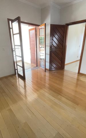Casa à venda com 652m², 5 quartos e 5 vagasSuíte