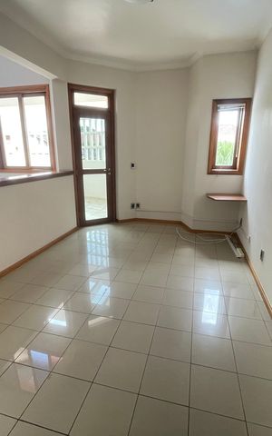 Casa à venda com 652m², 5 quartos e 5 vagasHall social