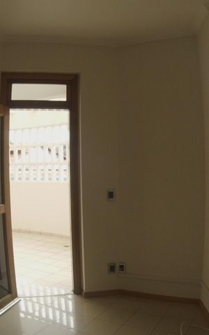 Casa à venda com 652m², 5 quartos e 5 vagasHall social