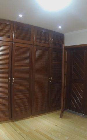 Casa à venda com 652m², 5 quartos e 5 vagasSuíte