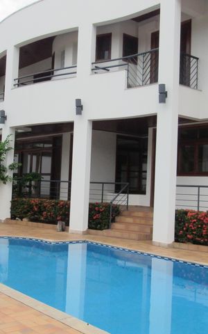 Casa à venda com 652m², 5 quartos e 5 vagasPiscina