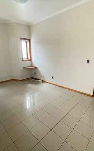Casa à venda com 652m², 5 quartos e 5 vagasHall social