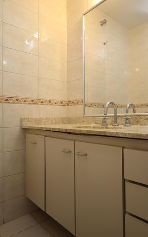 Apartamento à venda com 74m², 3 quartos e 2 vagasBanheiro da Suíte