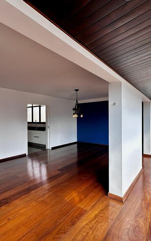 Apartamento à venda com 227m², 3 quartos e 3 vagas Apartamento à venda com 227m², 3 quartos e 3 vagasSacada da Sala