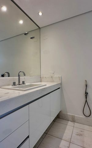 Apartamento à venda com 227m², 3 quartos e 3 vagas Apartamento à venda com 227m², 3 quartos e 3 vagasBanheiro Suíte 3