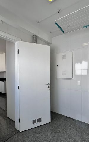 Apartamento à venda com 227m², 3 quartos e 3 vagas Apartamento à venda com 227m², 3 quartos e 3 vagasÁrea de Serviço