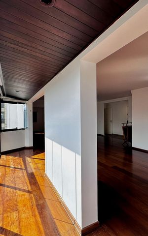 Apartamento à venda com 227m², 3 quartos e 3 vagas Apartamento à venda com 227m², 3 quartos e 3 vagasSacada da Sala