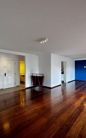 Apartamento à venda com 227m², 3 quartos e 3 vagas Apartamento à venda com 227m², 3 quartos e 3 vagasSala