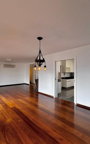 Apartamento à venda com 227m², 3 quartos e 3 vagas Apartamento à venda com 227m², 3 quartos e 3 vagasSala