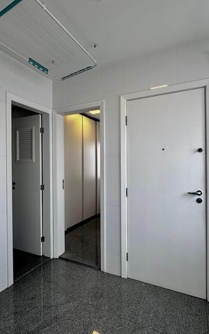 Apartamento à venda com 227m², 3 quartos e 3 vagas Apartamento à venda com 227m², 3 quartos e 3 vagasÁrea de Serviço