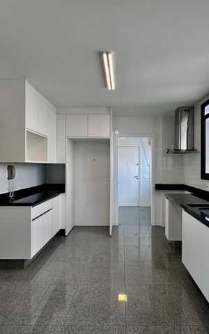 Apartamento à venda com 227m², 3 quartos e 3 vagas Apartamento à venda com 227m², 3 quartos e 3 vagasCozinha