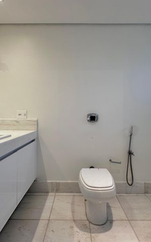 Apartamento à venda com 227m², 3 quartos e 3 vagas Apartamento à venda com 227m², 3 quartos e 3 vagasBanheiro Suíte 1