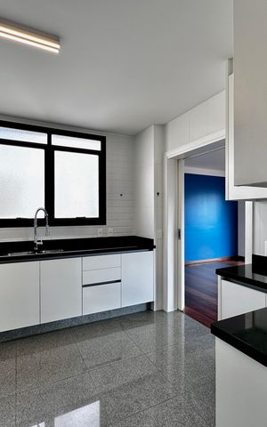 Apartamento à venda com 227m², 3 quartos e 3 vagas Apartamento à venda com 227m², 3 quartos e 3 vagasCozinha