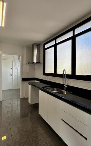 Apartamento à venda com 227m², 3 quartos e 3 vagas Apartamento à venda com 227m², 3 quartos e 3 vagasCozinha