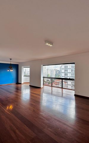 Apartamento à venda com 227m², 3 quartos e 3 vagas Apartamento à venda com 227m², 3 quartos e 3 vagasSala