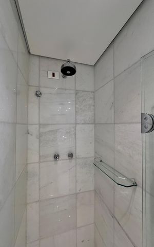 Apartamento à venda com 227m², 3 quartos e 3 vagas Apartamento à venda com 227m², 3 quartos e 3 vagasBanheiro Suíte 2