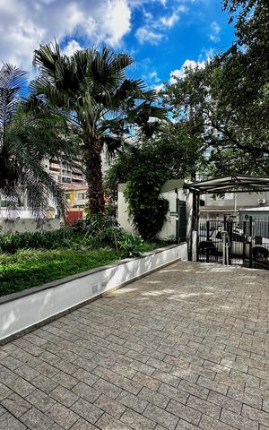 Apartamento à venda com 227m², 3 quartos e 3 vagas Apartamento à venda com 227m², 3 quartos e 3 vagasEntrada