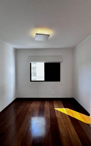 Apartamento à venda com 227m², 3 quartos e 3 vagas Apartamento à venda com 227m², 3 quartos e 3 vagasEscritório