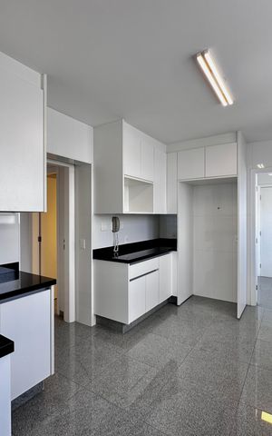 Apartamento à venda com 227m², 3 quartos e 3 vagas Apartamento à venda com 227m², 3 quartos e 3 vagasCozinha