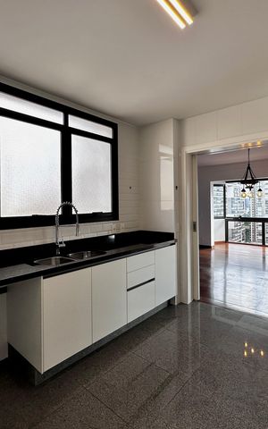 Apartamento à venda com 227m², 3 quartos e 3 vagas Apartamento à venda com 227m², 3 quartos e 3 vagasCozinha