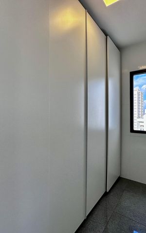 Apartamento à venda com 227m², 3 quartos e 3 vagas Apartamento à venda com 227m², 3 quartos e 3 vagasQuarto de Serviço