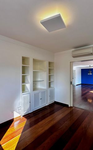 Apartamento à venda com 227m², 3 quartos e 3 vagas Apartamento à venda com 227m², 3 quartos e 3 vagasEscritório
