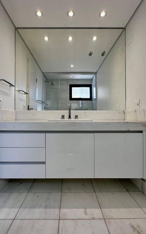 Apartamento à venda com 227m², 3 quartos e 3 vagas Apartamento à venda com 227m², 3 quartos e 3 vagasBanheiro Suíte 3