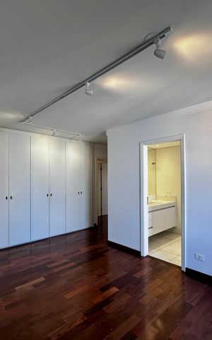 Apartamento à venda com 227m², 3 quartos e 3 vagas Apartamento à venda com 227m², 3 quartos e 3 vagasSuíte 1