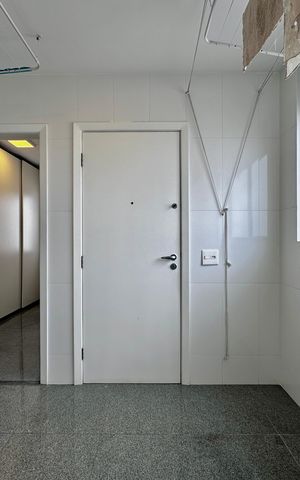 Apartamento à venda com 227m², 3 quartos e 3 vagas Apartamento à venda com 227m², 3 quartos e 3 vagasÁrea de Serviço