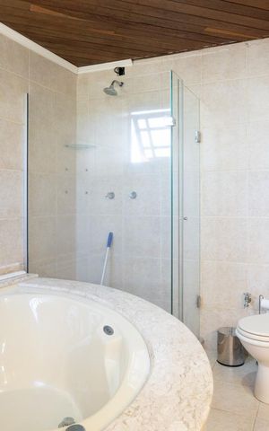 Casa de condomínio à venda com 166m², 3 quartos e 2 vagasBanheiro da Suíte