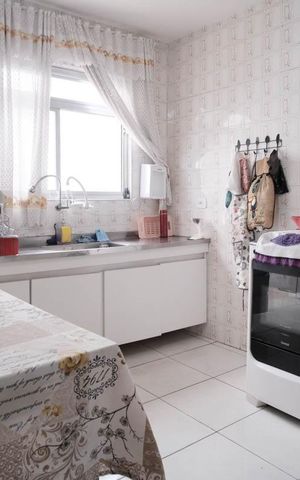 Casa à venda com 216m², 3 quartos e sem vaga Casa à venda com 216m², 3 quartos e sem vagaCozinha