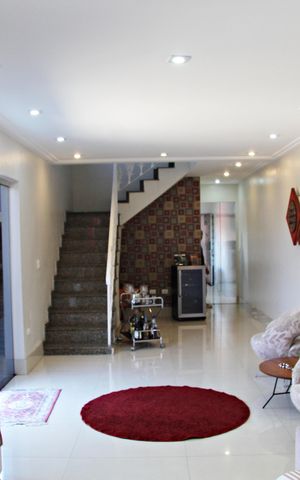 Casa à venda com 278m², 4 quartos e 6 vagasSala