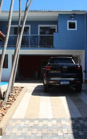 Casa à venda com 278m², 4 quartos e 6 vagasGaragem