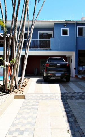 Casa à venda com 278m², 4 quartos e 6 vagasGaragem