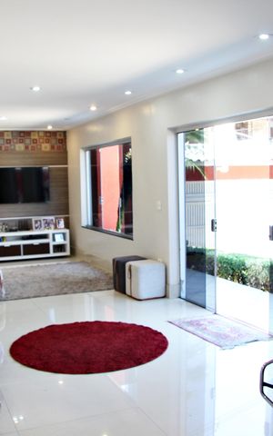 Casa à venda com 278m², 4 quartos e 6 vagasSala