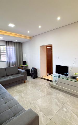 Casa à venda com 250m², 3 quartos e 3 vagas Casa à venda com 250m², 3 quartos e 3 vagasSala