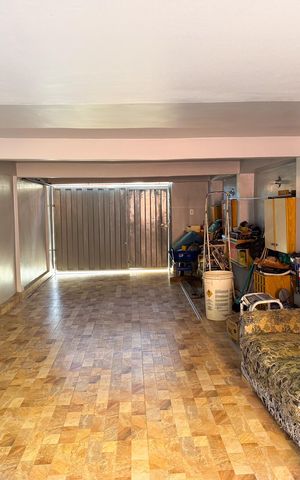 Casa à venda com 250m², 3 quartos e 3 vagas Casa à venda com 250m², 3 quartos e 3 vagasÁrea comum