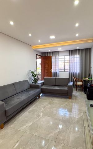 Casa à venda com 250m², 3 quartos e 3 vagas Casa à venda com 250m², 3 quartos e 3 vagasSala